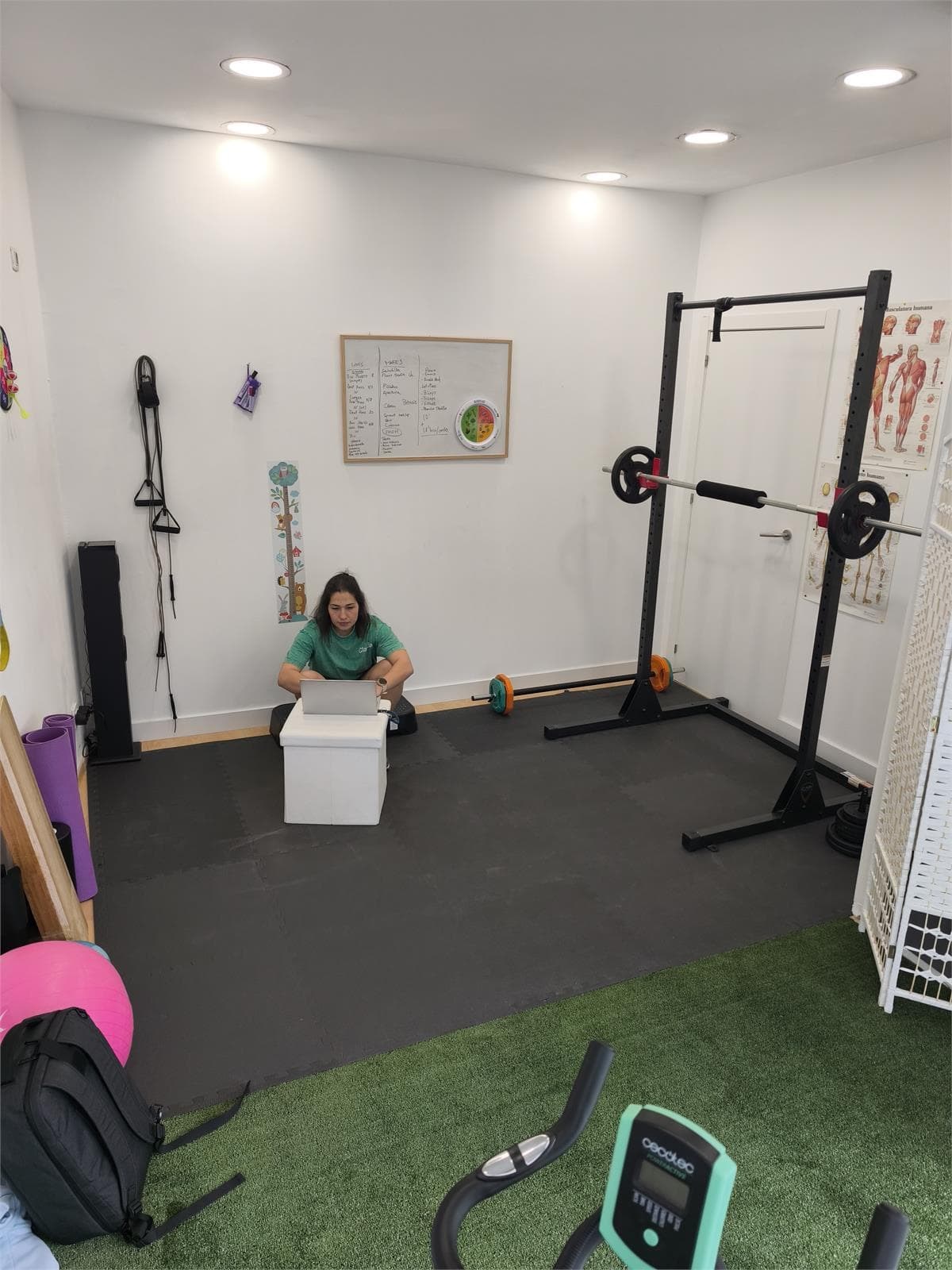 Entrenar con un entrenador personal vs. seguir una rutina creada por IA - Imagen 4